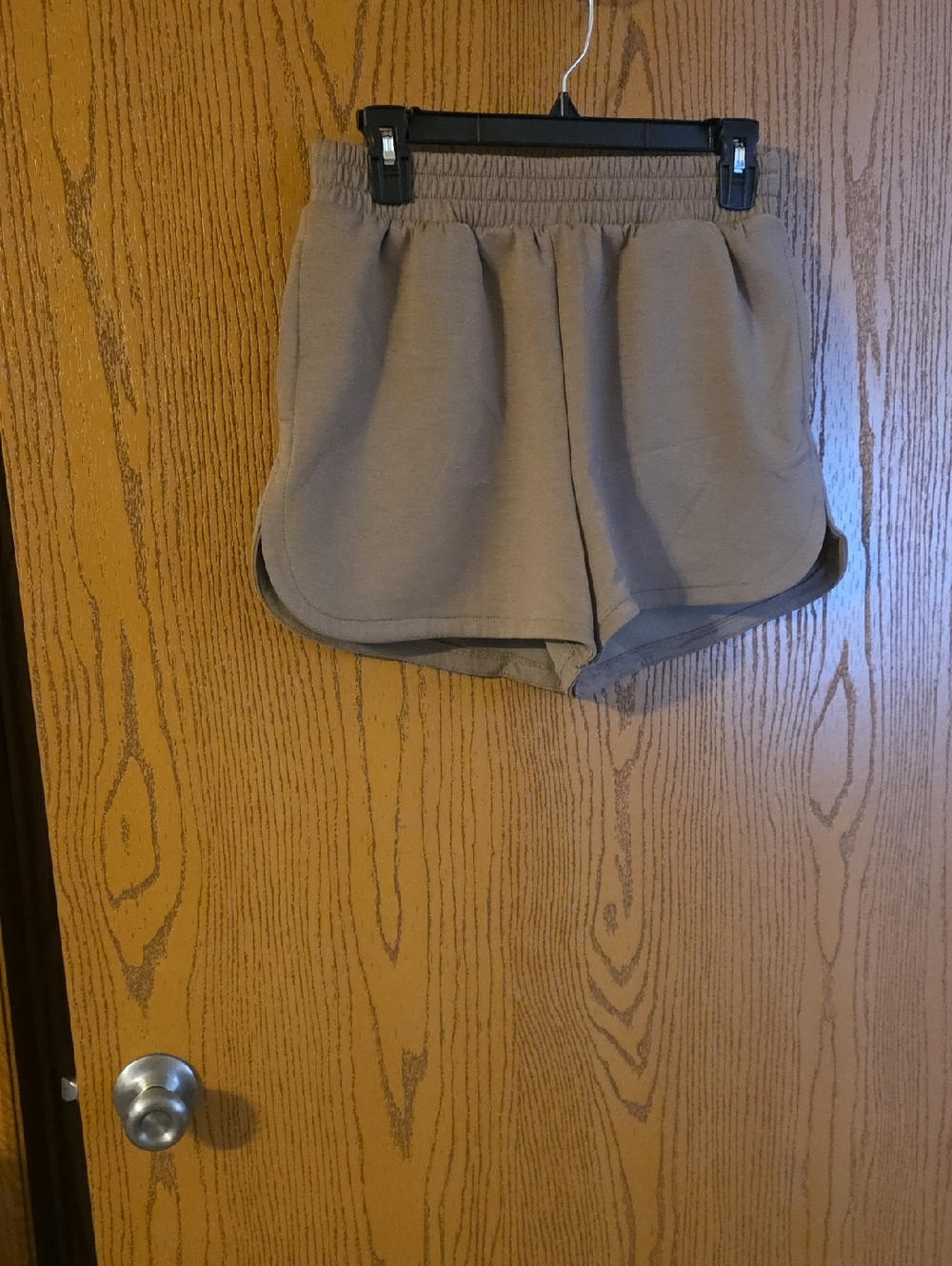 Zenana Outfitters Taupe Athletic Shorts NWOT, W 14-16, I 2.5